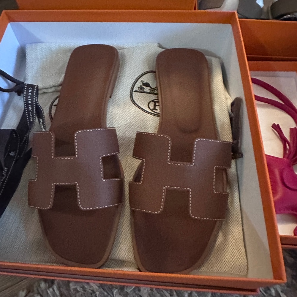 Hermès Oran Sandals – Brown Leather | Size 38 | Full Set | BNIB - Picture 3 of 12